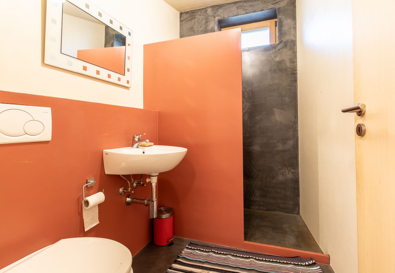 Studio in Ardez - STUDIO OG MUGLIN #2: RENOVIERTE 1.5-ZIMMER-WOHNUNG IN DER EHEMALIGEN MÜHLE DES BERGDORFES ARDEZ