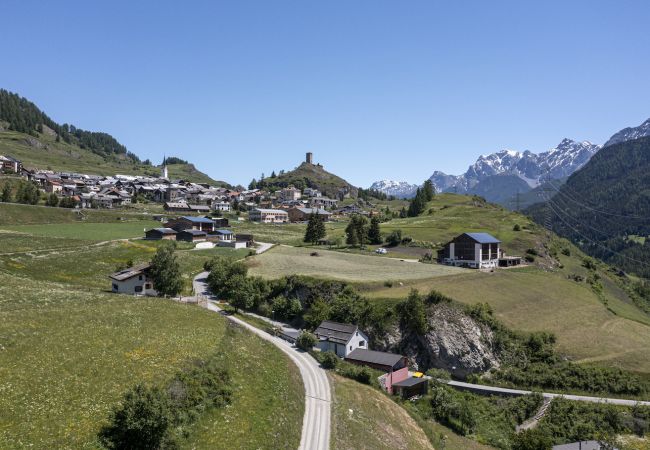 Studio in Ardez - STUDIO EG MUGLIN: RENOVIERTE 1-ZIMMER-WOHNUNG IN DER EHEMALIGEN MÜHLE DES BERGDORFES ARDEZ