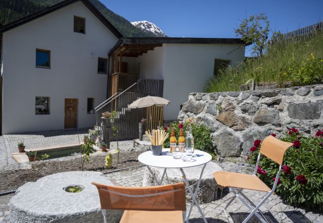 Studio in Ardez - STUDIO NUNA: RENOVIERTE 1-ZIMMER-WOHNUNG IN DER EHEMALIGEN MÜHLE DES BERGDORFES ARDEZ Studio in Ardez - STUDIO NUNA: RENOVIERTE 1-ZIMMER-WOHNUNG IN DER EHEMALIGEN MÜHLE DES BERGDORFES ARDEZ