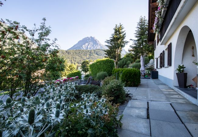 Studio in Scuol - CHASA BUORCHA: RENOVIERTE, AUSSERGEWÖHNLICHE 1 ½-ZIMMER-DACHWOHNUNG MIT GROSSEM PANORAMA-BALKON