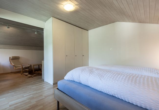 Studio in Scuol - Chasa Buorcha: Renovierte, aussergewöhnliche 1.5-Zimmer-Dachwohnung mit grossem Panorama-Balkon Studio in Scuol - Chasa Buorcha: Renovierte, aussergewöhnliche 1.5-Zimmer-Dachwohnung mit grossem Panorama-Balkon