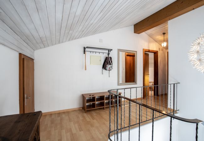 Studio in Scuol - Chasa Buorcha: Renovierte, aussergewöhnliche 1.5-Zimmer-Dachwohnung mit grossem Panorama-Balkon Studio in Scuol - Chasa Buorcha: Renovierte, aussergewöhnliche 1.5-Zimmer-Dachwohnung mit grossem Panorama-Balkon