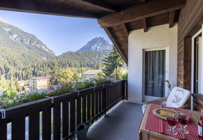 Studio in Scuol - Chasa Buorcha: Renovierte, aussergewöhnliche 1.5-Zimmer-Dachwohnung mit grossem Panorama-Balkon Studio in Scuol - Chasa Buorcha: Renovierte, aussergewöhnliche 1.5-Zimmer-Dachwohnung mit grossem Panorama-Balkon