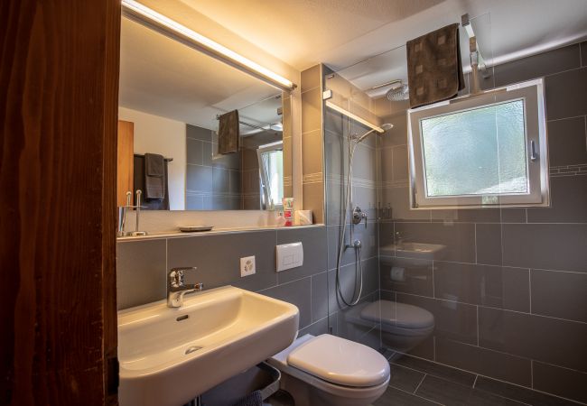 Studio in Scuol - Chasa Buorcha: Renovierte, aussergewöhnliche 1.5-Zimmer-Dachwohnung mit grossem Panorama-Balkon Studio in Scuol - Chasa Buorcha: Renovierte, aussergewöhnliche 1.5-Zimmer-Dachwohnung mit grossem Panorama-Balkon