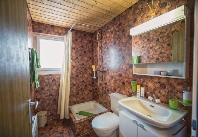 Studio in Scuol - CHASA GISEP STUDIO: FERIEN IN SCUOL, DAS HEISST ERHOLUNG IN EINEM TYPISCHEN ENGADINER ORT! Studio in Scuol - CHASA GISEP STUDIO: FERIEN IN SCUOL, DAS HEISST ERHOLUNG IN EINEM TYPISCHEN ENGADINER ORT!