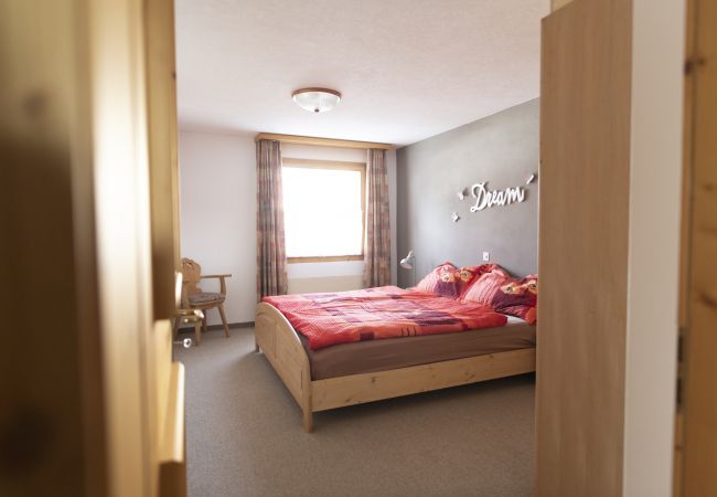 Ferienwohnung in Vulpera - Chasa Grusaida: Charmante, gemütliche 2-Zimmerwohnung mit Balkon Nähe Golfplatz Ferienwohnung in Vulpera - Chasa Grusaida: Charmante, gemütliche 2-Zimmerwohnung mit Balkon Nähe Golfplatz