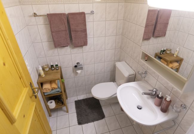 Ferienwohnung in Vulpera - Chasa Grusaida: Charmante, gemütliche 2-Zimmerwohnung mit Balkon Nähe Golfplatz Ferienwohnung in Vulpera - Chasa Grusaida: Charmante, gemütliche 2-Zimmerwohnung mit Balkon Nähe Golfplatz
