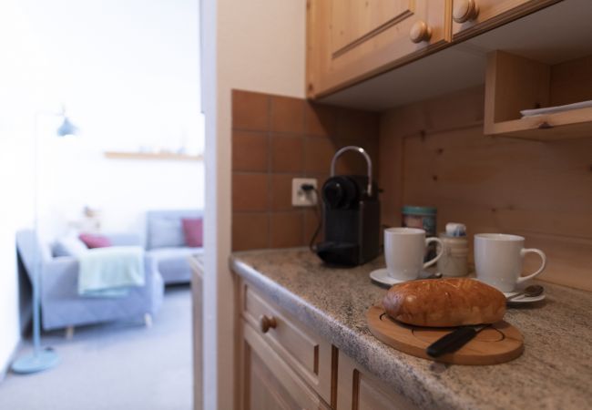 Ferienwohnung in Vulpera - Chasa Grusaida: Charmante, gemütliche 2-Zimmerwohnung mit Balkon Nähe Golfplatz Ferienwohnung in Vulpera - Chasa Grusaida: Charmante, gemütliche 2-Zimmerwohnung mit Balkon Nähe Golfplatz