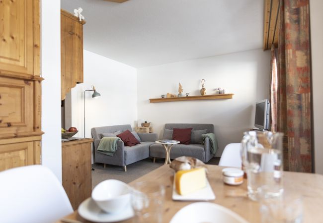 Ferienwohnung in Vulpera - Chasa Grusaida: Charmante, gemütliche 2-Zimmerwohnung mit Balkon Nähe Golfplatz Ferienwohnung in Vulpera - Chasa Grusaida: Charmante, gemütliche 2-Zimmerwohnung mit Balkon Nähe Golfplatz