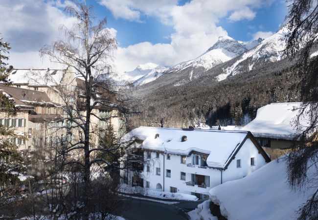 Ferienwohnung in Vulpera - Chasa Grusaida: Charmante, gemütliche 2-Zimmerwohnung mit Balkon Nähe Golfplatz Ferienwohnung in Vulpera - Chasa Grusaida: Charmante, gemütliche 2-Zimmerwohnung mit Balkon Nähe Golfplatz
