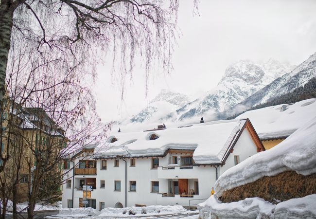 Ferienwohnung in Vulpera - Chasa Grusaida: Charmante, gemütliche 2-Zimmerwohnung mit Balkon Nähe Golfplatz Ferienwohnung in Vulpera - Chasa Grusaida: Charmante, gemütliche 2-Zimmerwohnung mit Balkon Nähe Golfplatz