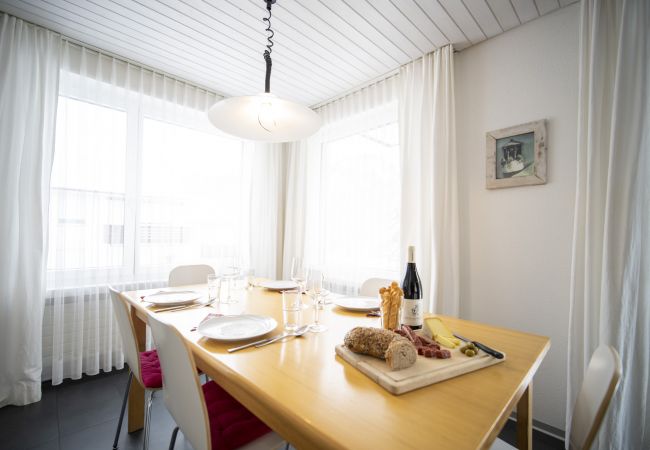 Ferienwohnung in Scuol - Chasa Trü Nr. 9: Idyllische 2.5-Zimmerwohnung in der Feriensiedlung Trü Ferienwohnung in Scuol - Chasa Trü Nr. 9: Idyllische 2.5-Zimmerwohnung in der Feriensiedlung Trü