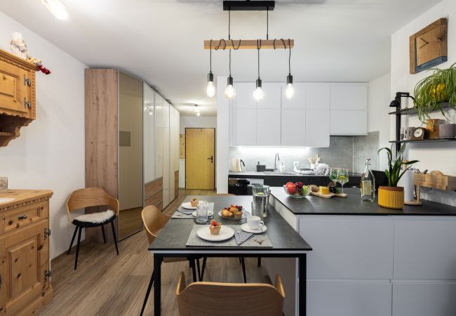 Studio in Scuol - CHASA TULAI F114: GROSSZÜGIG RENOVIERTES ALPENCHIC-STUDIO IM FERIENPARK TULAI F114 Studio in Scuol - CHASA TULAI F114: GROSSZÜGIG RENOVIERTES ALPENCHIC-STUDIO IM FERIENPARK TULAI F114