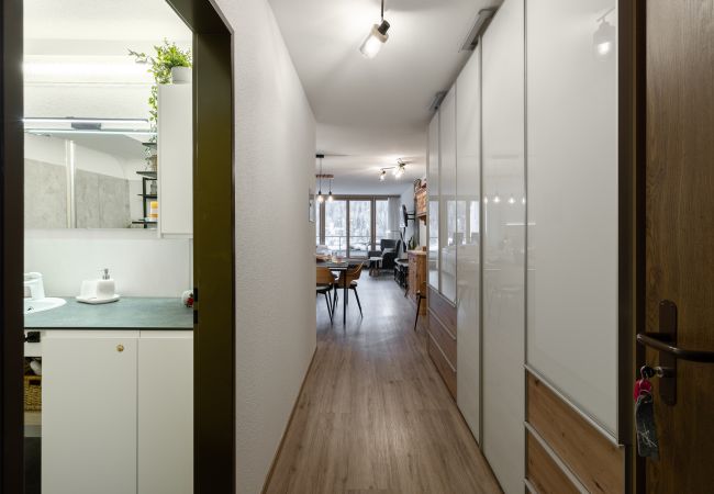 Studio in Scuol - CHASA TULAI F114: GROSSZÜGIG RENOVIERTES ALPENCHIC-STUDIO IM FERIENPARK TULAI F114 Studio in Scuol - CHASA TULAI F114: GROSSZÜGIG RENOVIERTES ALPENCHIC-STUDIO IM FERIENPARK TULAI F114