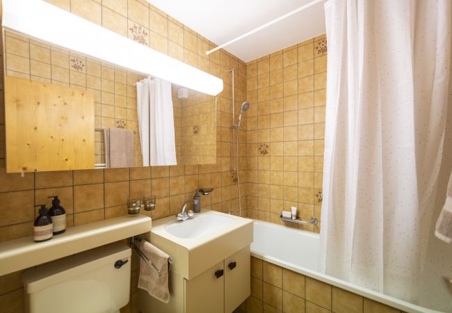 Ferienwohnung in Ardez - Chasa Trais Fluors: Gemütliche 2.5-Zimmerwohnung in Ardez Ferienwohnung in Ardez - Chasa Trais Fluors: Gemütliche 2.5-Zimmerwohnung in Ardez