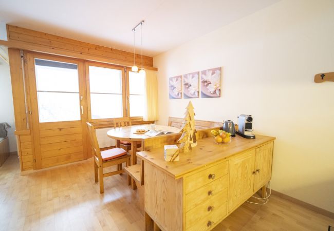 Ferienwohnung in Ardez - Chasa Trais Fluors: Gemütliche 2.5-Zimmerwohnung in Ardez Ferienwohnung in Ardez - Chasa Trais Fluors: Gemütliche 2.5-Zimmerwohnung in Ardez