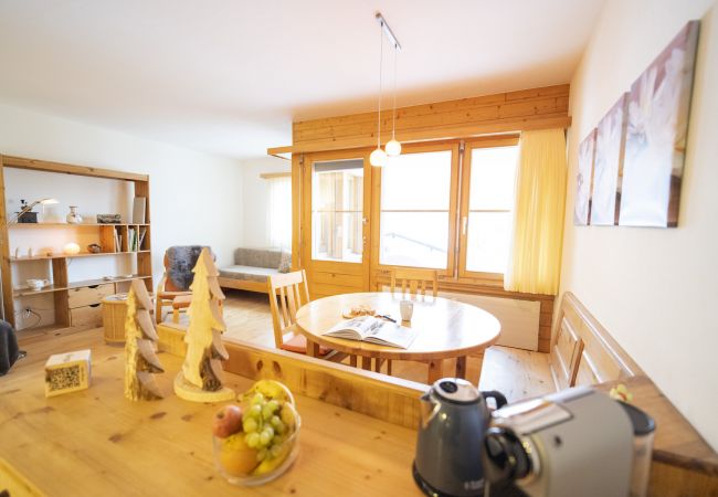 Ferienwohnung in Ardez - Chasa Trais Fluors: Gemütliche 2.5-Zimmerwohnung in Ardez Ferienwohnung in Ardez - Chasa Trais Fluors: Gemütliche 2.5-Zimmerwohnung in Ardez