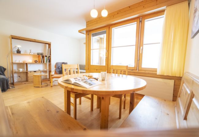 Ferienwohnung in Ardez - Chasa Trais Fluors: Gemütliche 2.5-Zimmerwohnung in Ardez Ferienwohnung in Ardez - Chasa Trais Fluors: Gemütliche 2.5-Zimmerwohnung in Ardez