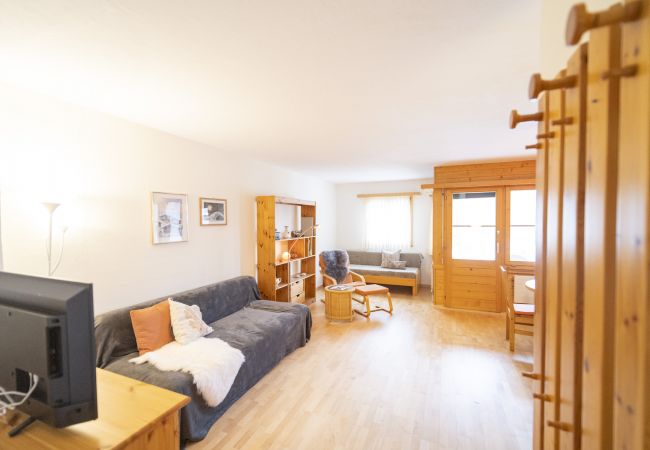Ferienwohnung in Ardez - Chasa Trais Fluors: Gemütliche 2.5-Zimmerwohnung in Ardez Ferienwohnung in Ardez - Chasa Trais Fluors: Gemütliche 2.5-Zimmerwohnung in Ardez