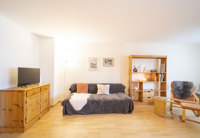 Ferienwohnung in Ardez - Chasa Trais Fluors: Gemütliche 2.5-Zimmerwohnung in Ardez Ferienwohnung in Ardez - Chasa Trais Fluors: Gemütliche 2.5-Zimmerwohnung in Ardez