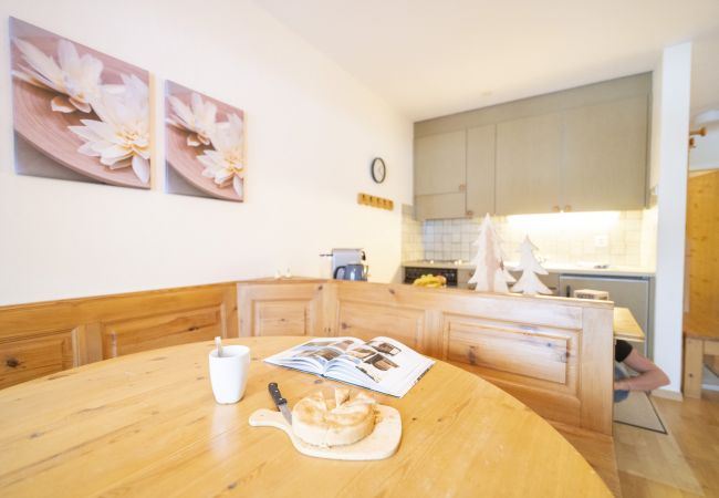 Ferienwohnung in Ardez - Chasa Trais Fluors: Gemütliche 2.5-Zimmerwohnung in Ardez Ferienwohnung in Ardez - Chasa Trais Fluors: Gemütliche 2.5-Zimmerwohnung in Ardez