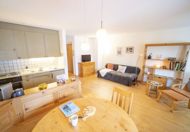 Ferienwohnung in Ardez - Chasa Trais Fluors: Gemütliche 2.5-Zimmerwohnung in Ardez Ferienwohnung in Ardez - Chasa Trais Fluors: Gemütliche 2.5-Zimmerwohnung in Ardez