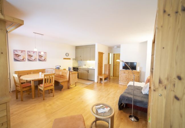 Ferienwohnung in Ardez - Chasa Trais Fluors: Gemütliche 2.5-Zimmerwohnung in Ardez Ferienwohnung in Ardez - Chasa Trais Fluors: Gemütliche 2.5-Zimmerwohnung in Ardez