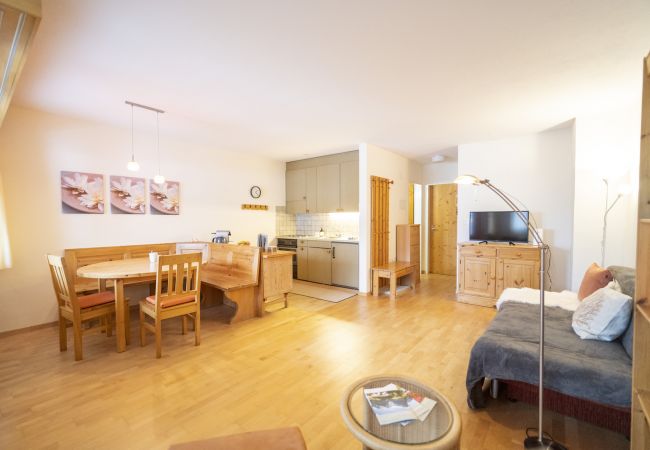Ferienwohnung in Ardez - Chasa Trais Fluors: Gemütliche 2.5-Zimmerwohnung in Ardez Ferienwohnung in Ardez - Chasa Trais Fluors: Gemütliche 2.5-Zimmerwohnung in Ardez