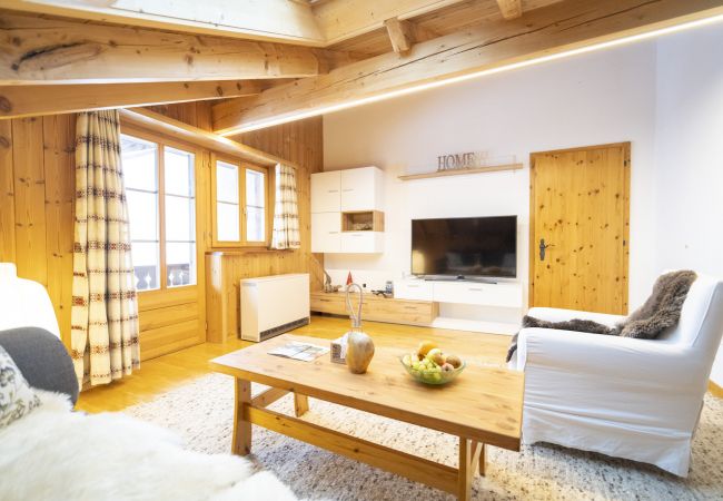 Ferienwohnung in Guarda - Chasa sur Chafarrer: Liebenswerte 2.5-Dachwohnung in Guarda.  Ferienwohnung in Guarda - Chasa sur Chafarrer: Liebenswerte 2.5-Dachwohnung in Guarda.