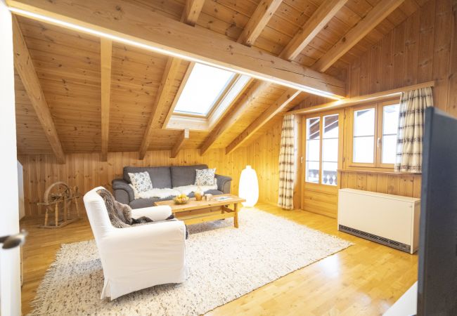 Ferienwohnung in Guarda - Chasa sur Chafarrer: Liebenswerte 2.5-Dachwohnung in Guarda.  Ferienwohnung in Guarda - Chasa sur Chafarrer: Liebenswerte 2.5-Dachwohnung in Guarda.