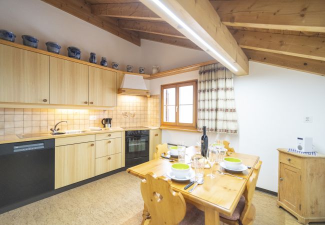 Ferienwohnung in Guarda - Chasa sur Chafarrer: Liebenswerte 2.5-Dachwohnung in Guarda.  Ferienwohnung in Guarda - Chasa sur Chafarrer: Liebenswerte 2.5-Dachwohnung in Guarda.