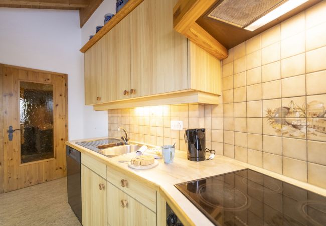 Ferienwohnung in Guarda - Chasa sur Chafarrer: Liebenswerte 2.5-Dachwohnung in Guarda.  Ferienwohnung in Guarda - Chasa sur Chafarrer: Liebenswerte 2.5-Dachwohnung in Guarda.