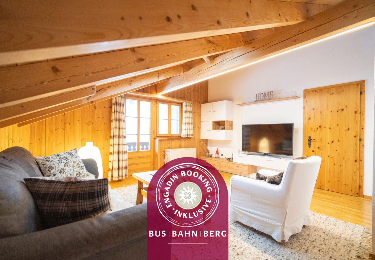 Ferienwohnung in Guarda - Chasa sur Chafarrer: Liebenswerte 2.5-Dachwohnung in Guarda. 