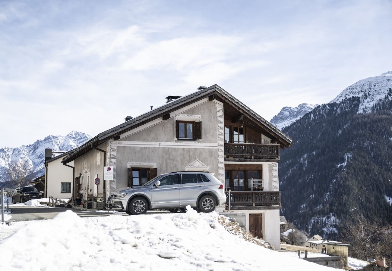 Ferienwohnung in Guarda - Chasa sur Chafarrer: Liebenswerte 2.5-Dachwohnung in Guarda. 