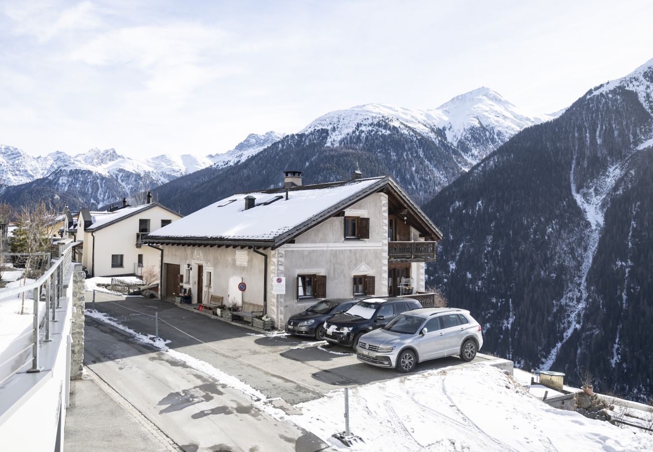 Ferienwohnung in Guarda - Chasa sur Chafarrer: Liebenswerte 2.5-Dachwohnung in Guarda. 