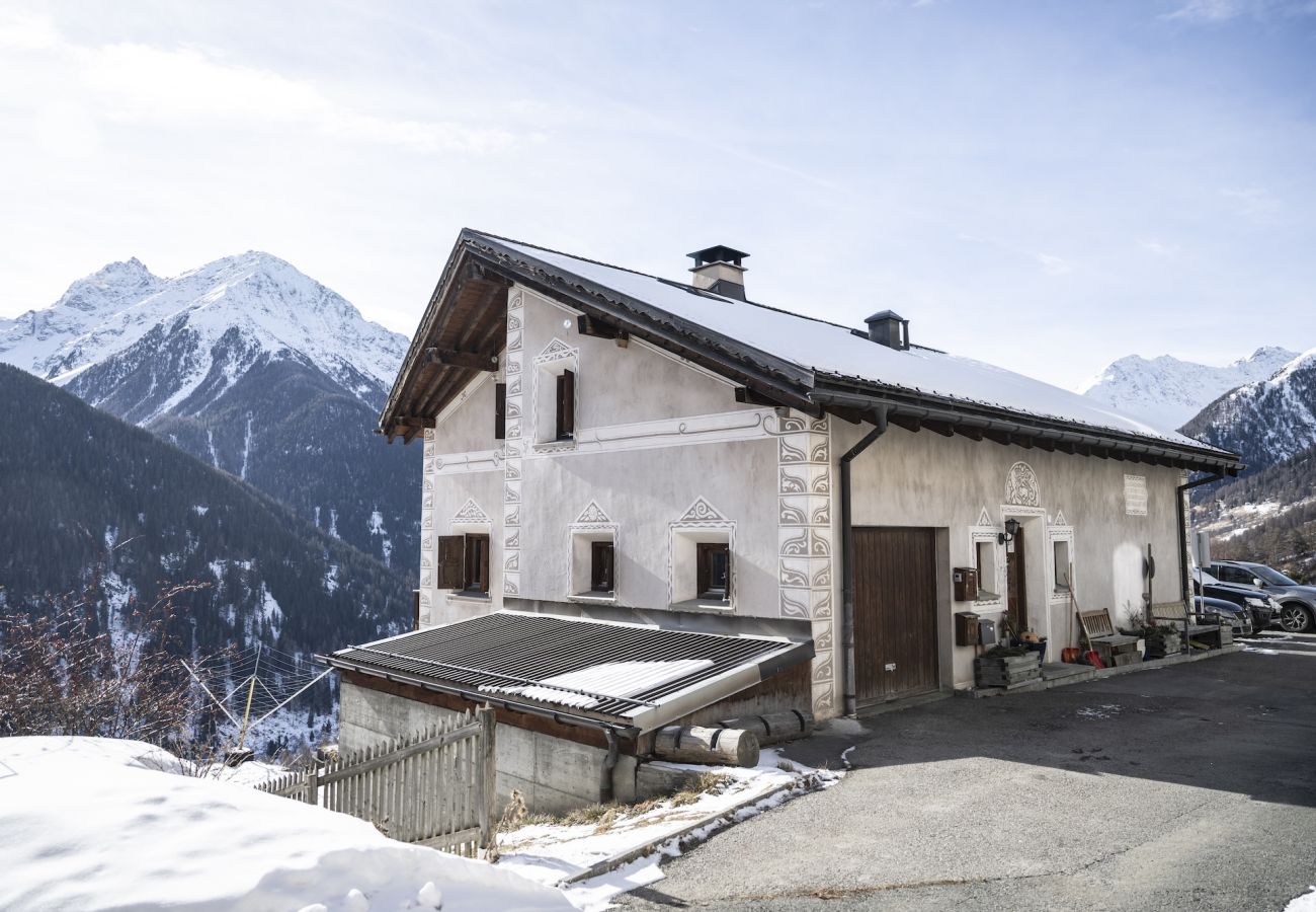 Ferienwohnung in Guarda - Chasa sur Chafarrer: Liebenswerte 2.5-Dachwohnung in Guarda. 