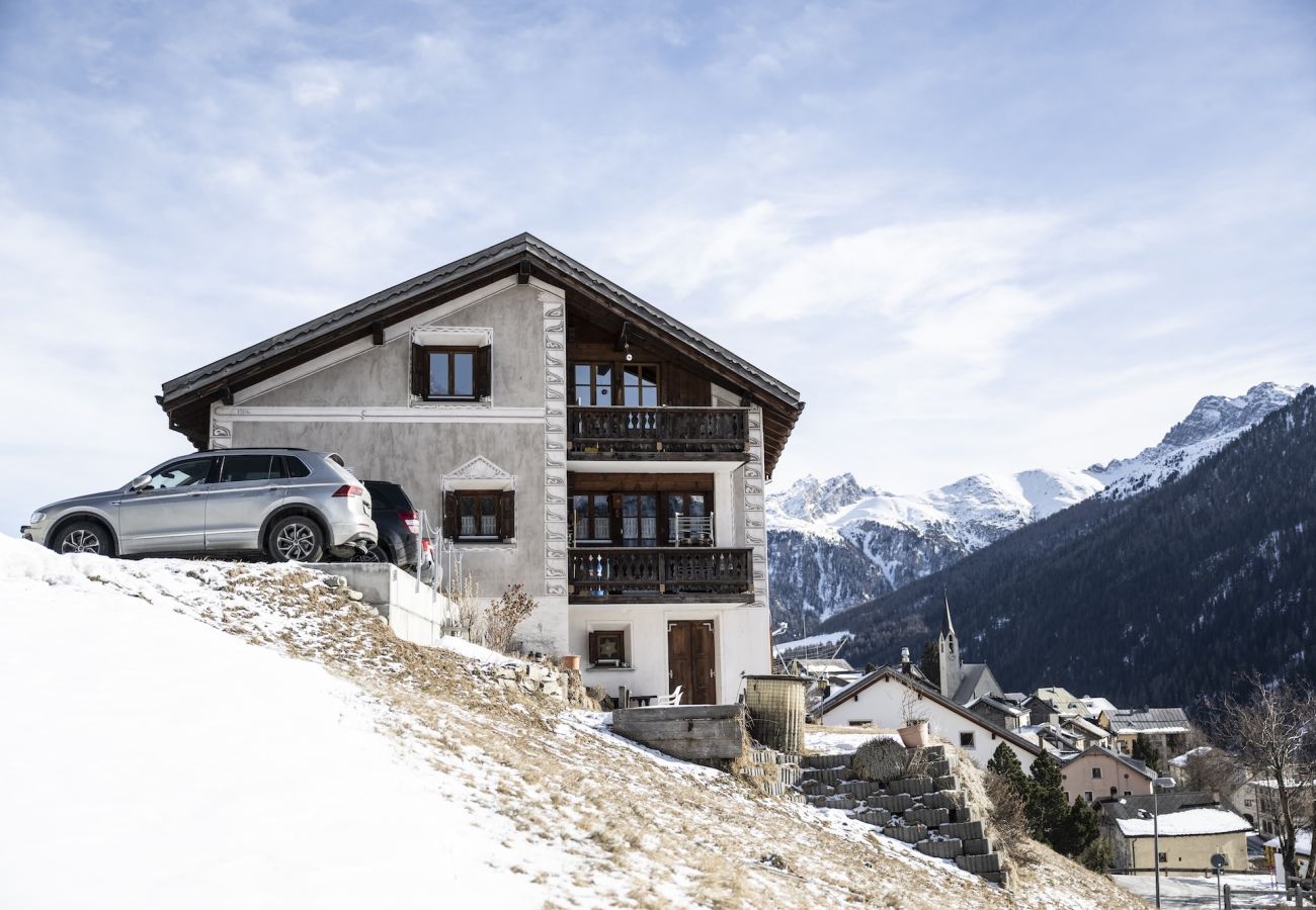 Ferienwohnung in Guarda - Chasa sur Chafarrer: Liebenswerte 2.5-Dachwohnung in Guarda. 