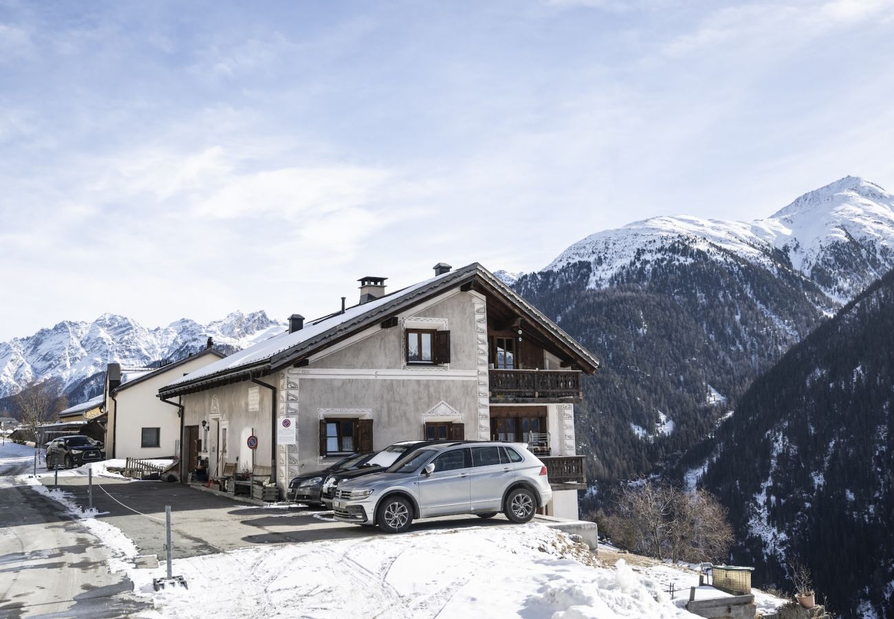 Ferienwohnung in Guarda - Chasa sur Chafarrer: Liebenswerte 2.5-Dachwohnung in Guarda. 