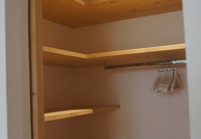 Ferienwohnung in Ardez - Pro La Tour Pitschna: Moderne 2.5-Zimmerwohnung in Ardez am historischen Wohnturm aus dem 13. Jhd. Ferienwohnung in Ardez - Pro La Tour Pitschna: Moderne 2.5-Zimmerwohnung in Ardez am historischen Wohnturm aus dem 13. Jhd.