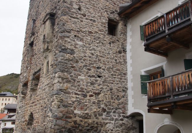 Ferienwohnung in Ardez - Pro La Tour Pitschna: Moderne 2.5-Zimmerwohnung in Ardez am historischen Wohnturm aus dem 13. Jhd. Ferienwohnung in Ardez - Pro La Tour Pitschna: Moderne 2.5-Zimmerwohnung in Ardez am historischen Wohnturm aus dem 13. Jhd.