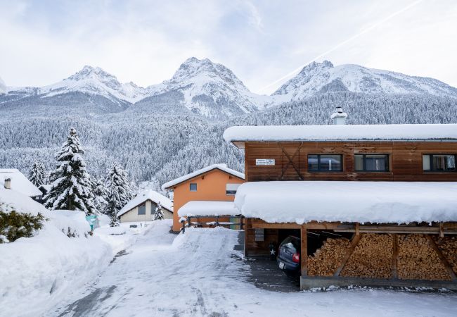 Ferienwohnung in Scuol - Chasa Sotcha Dadora: Heimelige und liebevoll eingerichtete 2,5 Zimmer Ferienwohnung mit grosser Terrasse Ferienwohnung in Scuol - Chasa Sotcha Dadora: Heimelige und liebevoll eingerichtete 2,5 Zimmer Ferienwohnung mit grosser Terrasse