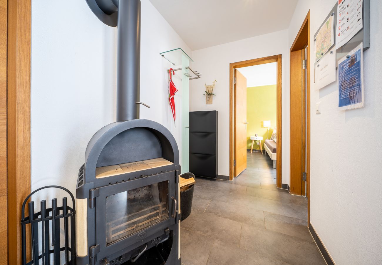 Ferienwohnung in Scuol - Chasa Sotcha Dadora: Heimelige und liebevoll eingerichtete 2,5 Zimmer Ferienwohnung mit grosser Terrasse