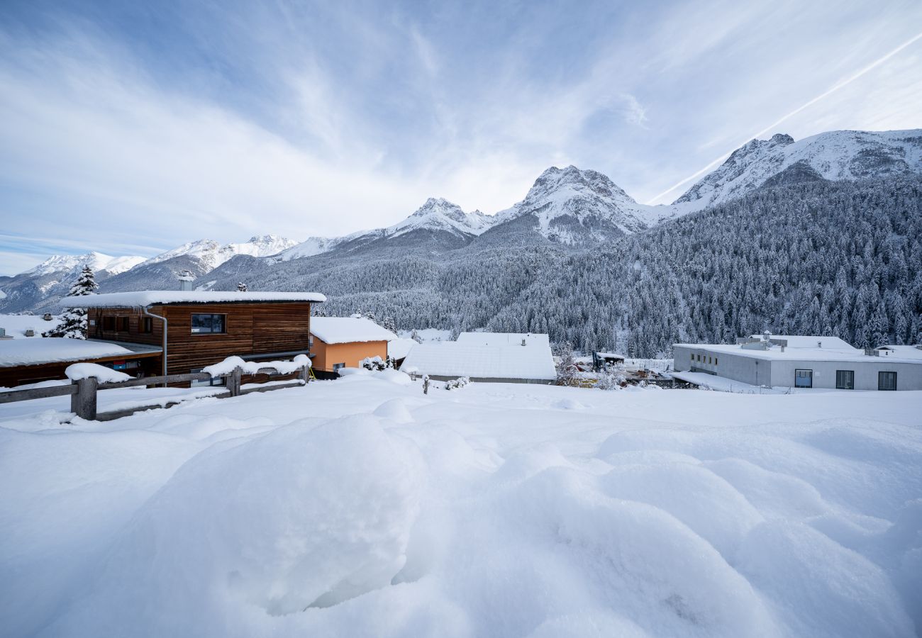 Ferienwohnung in Scuol - CHASA SOTCHA DADORA: HEIMELIGE UND LIEBEVOLL EINGERICHTETE 2,5 ZIMMER FERIENWOHNUNG MIT GROSSER TERRASSE