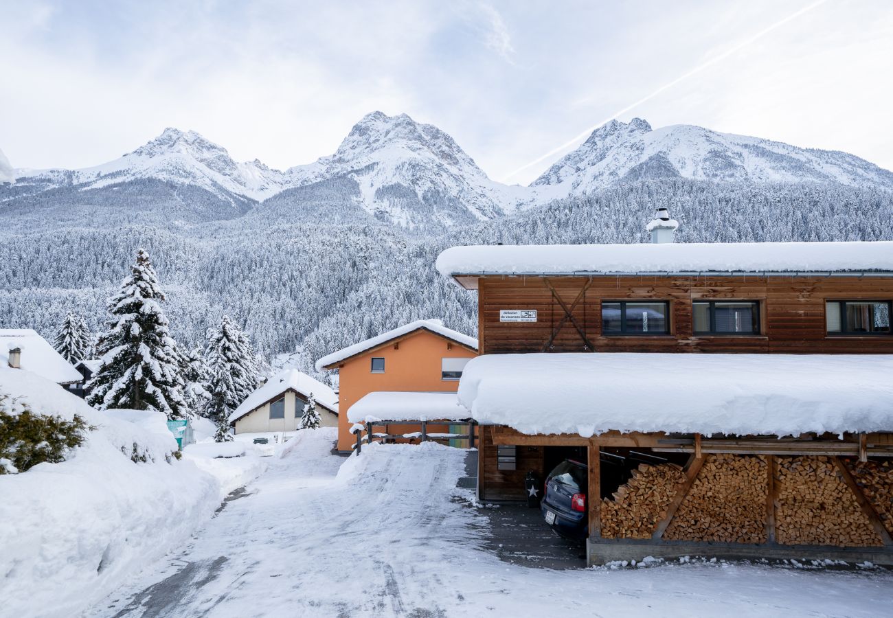 Ferienwohnung in Scuol - CHASA SOTCHA DADORA: HEIMELIGE UND LIEBEVOLL EINGERICHTETE 2,5 ZIMMER FERIENWOHNUNG MIT GROSSER TERRASSE