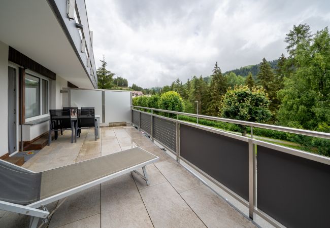 Ferienwohnung in Vulpera - Chasa La Plavna: Charmante 2.5 Zimmerwohnung mit grossem Balkon Nähe Golfplatz Ferienwohnung in Vulpera - Chasa La Plavna: Charmante 2.5 Zimmerwohnung mit grossem Balkon Nähe Golfplatz