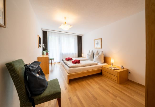 Ferienwohnung in Vulpera - Chasa La Plavna: Charmante 2.5 Zimmerwohnung mit grossem Balkon Nähe Golfplatz Ferienwohnung in Vulpera - Chasa La Plavna: Charmante 2.5 Zimmerwohnung mit grossem Balkon Nähe Golfplatz