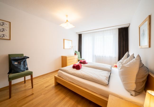 Ferienwohnung in Vulpera - Chasa La Plavna: Charmante 2.5 Zimmerwohnung mit grossem Balkon Nähe Golfplatz Ferienwohnung in Vulpera - Chasa La Plavna: Charmante 2.5 Zimmerwohnung mit grossem Balkon Nähe Golfplatz