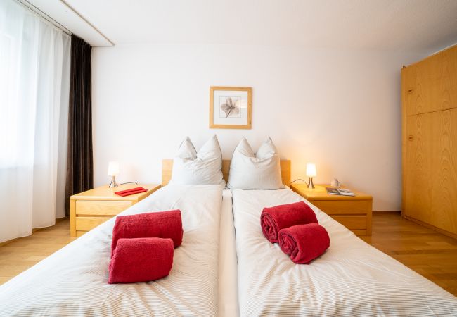 Ferienwohnung in Vulpera - Chasa La Plavna: Charmante 2.5 Zimmerwohnung mit grossem Balkon Nähe Golfplatz Ferienwohnung in Vulpera - Chasa La Plavna: Charmante 2.5 Zimmerwohnung mit grossem Balkon Nähe Golfplatz