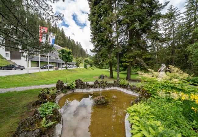 Ferienwohnung in Vulpera - Chasa La Plavna: Charmante 2.5 Zimmerwohnung mit grossem Balkon Nähe Golfplatz Ferienwohnung in Vulpera - Chasa La Plavna: Charmante 2.5 Zimmerwohnung mit grossem Balkon Nähe Golfplatz