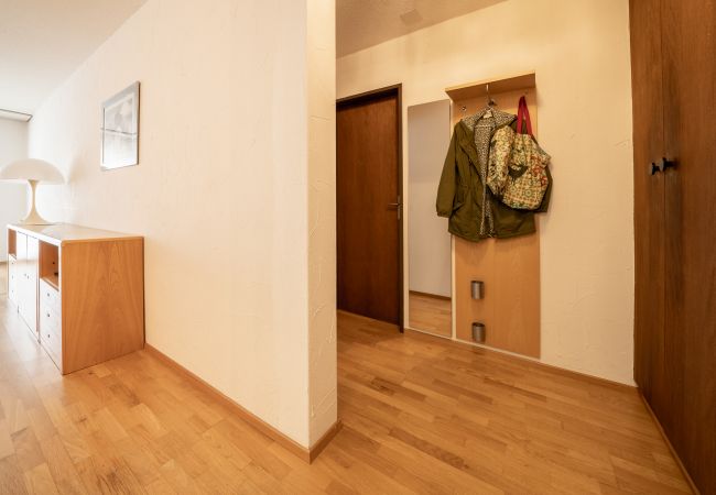 Ferienwohnung in Vulpera - Chasa La Plavna: Charmante 2.5 Zimmerwohnung mit grossem Balkon Nähe Golfplatz Ferienwohnung in Vulpera - Chasa La Plavna: Charmante 2.5 Zimmerwohnung mit grossem Balkon Nähe Golfplatz
